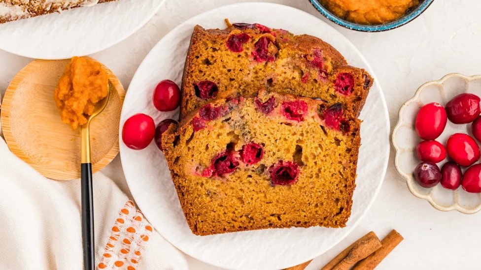 Pumpkin cranberry bread
